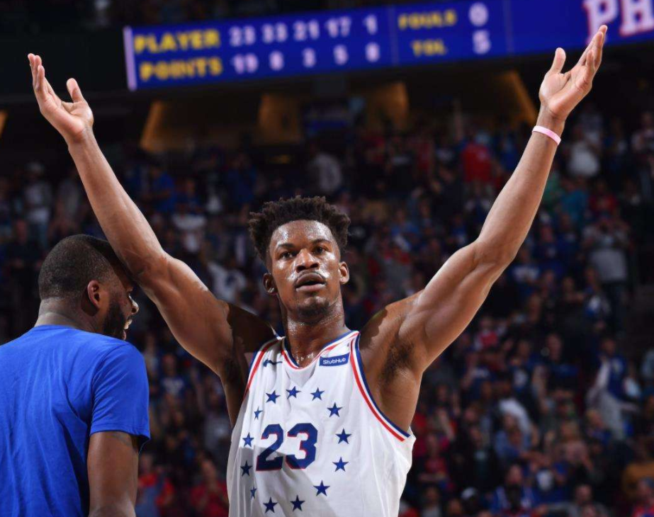 C7娱乐官网-LBJ在季后赛中发挥出色，让对手难以应对的简单介绍