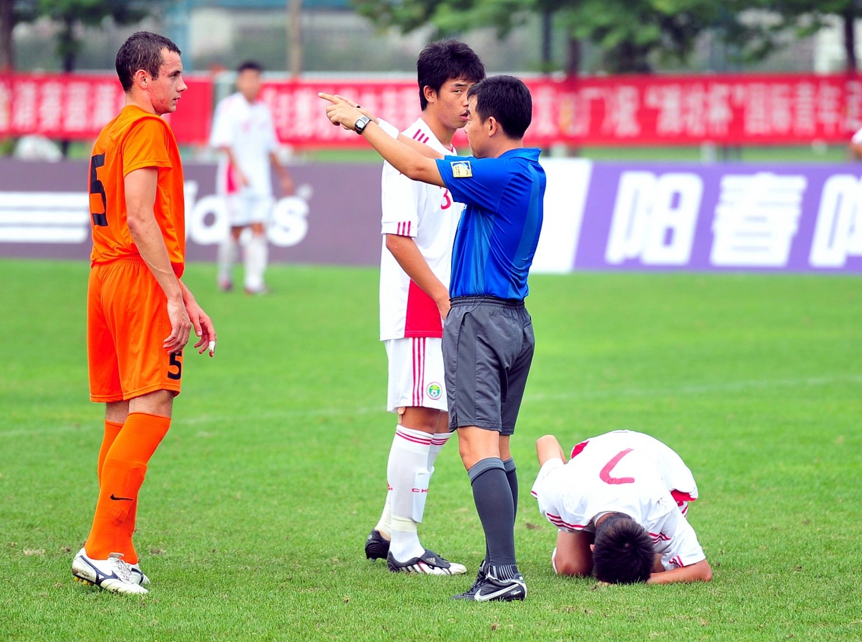 山东鲁能在主场三球击败上海申花！(山东鲁能vs上海绿地申花)