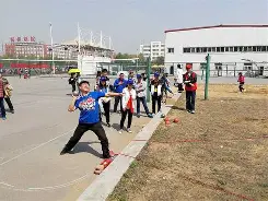 关于战局波澜壮阔，场上球员们奋勇拼搏，决胜谁手？的信息