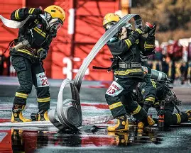 C7娱乐官网-球员战术配合默契，队伍士气高涨稳定连胜